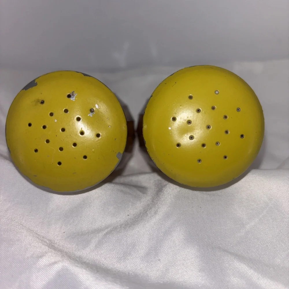 Vintage Amber Glass Salt‎ Pepper Shakers Takahashi Japan Yellow Metal Screw Lids